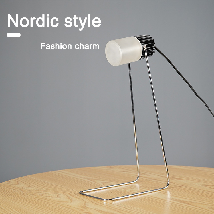 Moderne nattbordslampe: lysdesign som blander kunst og funksjonalitet
