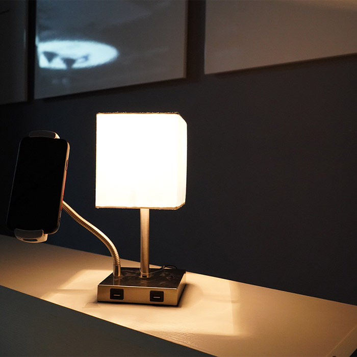 Lampe med USB-ladeport