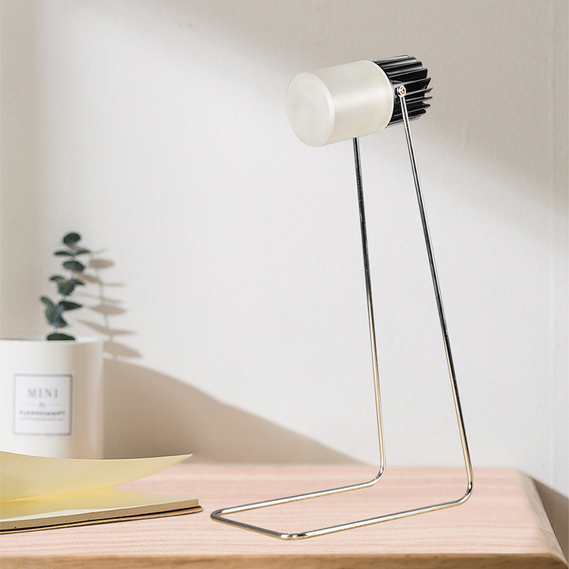 Moderne nattbordslampe